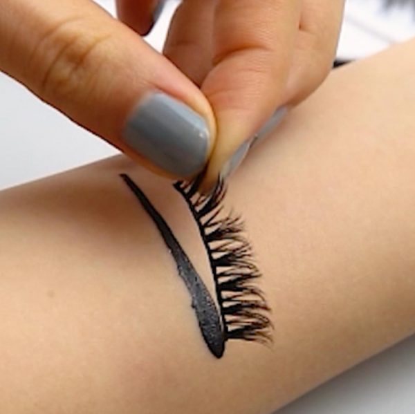 apply magnetic lashes